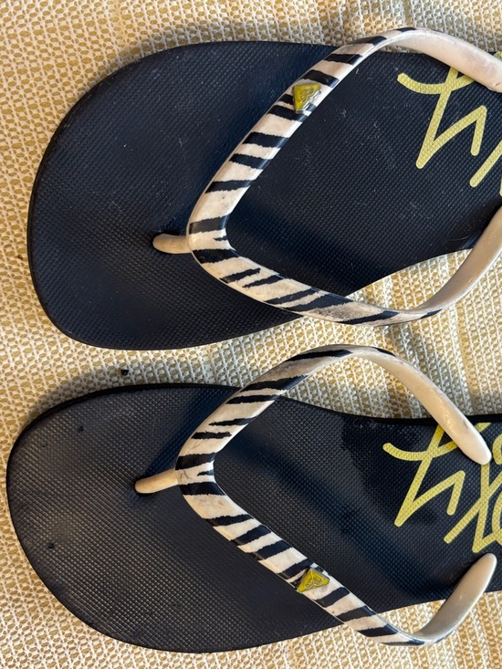 Roxy Viva Stamp II zebra strap Flip Flops Women's Size 8 - Picture 2 of 5